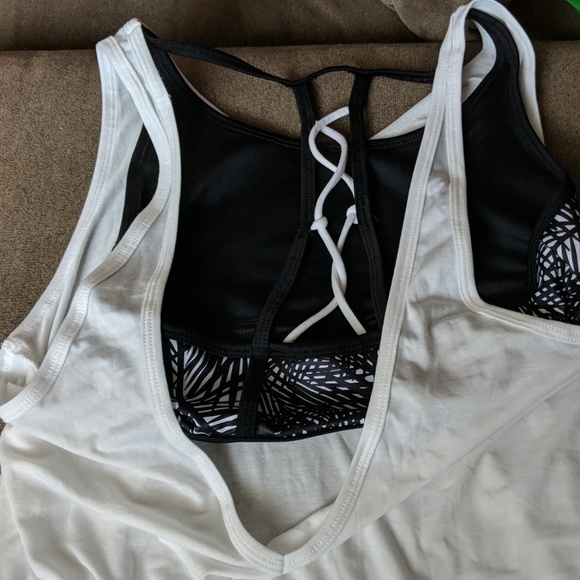 Super cute workout top. - Picture 2 of 2